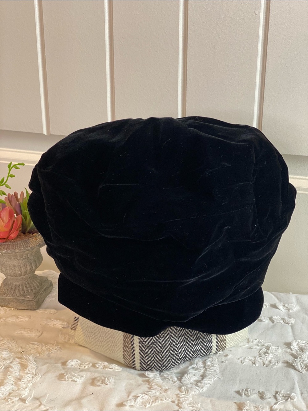 Vintage Neiman Marcus Black Velvet Women's Turban-Style slouch Beret